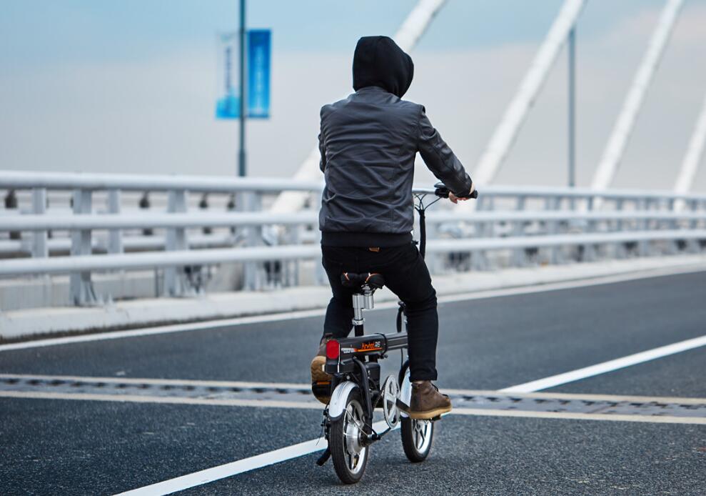 Airwheel R6 smart bike