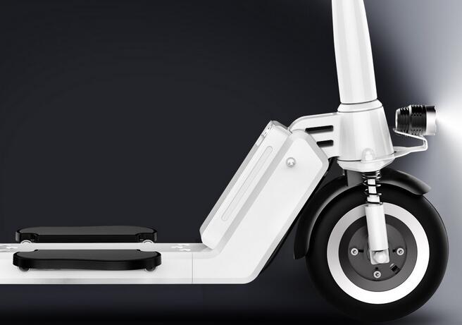 Airwheel Z5 pronto atrae toda la atención de Lucas.